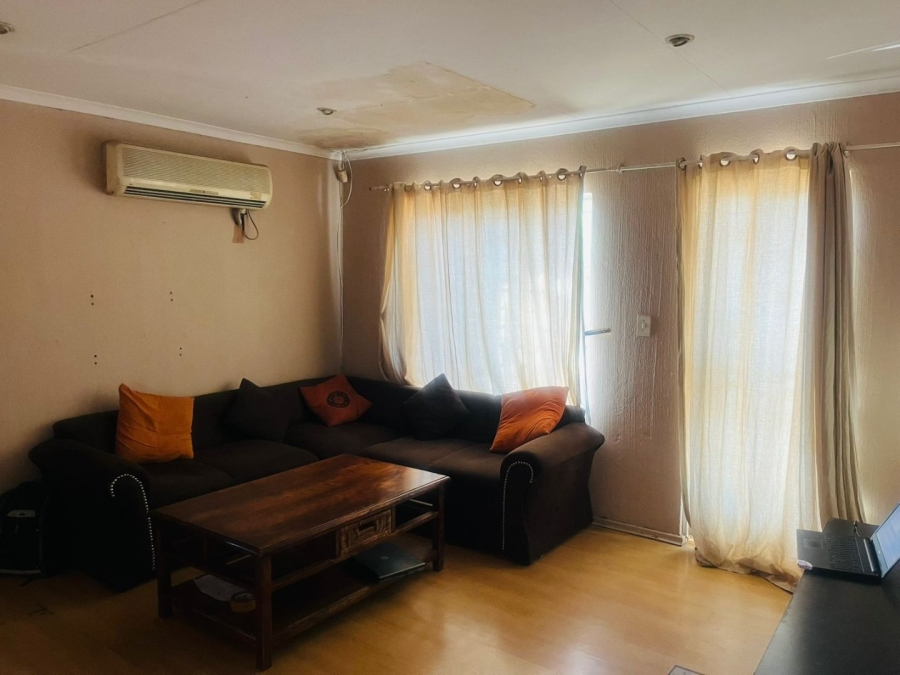 To Let  Bedroom Property for Rent in Bromhof Gauteng