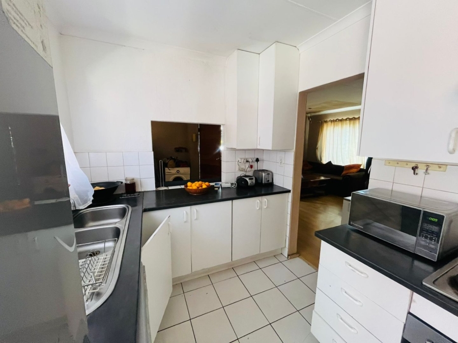 To Let  Bedroom Property for Rent in Bromhof Gauteng