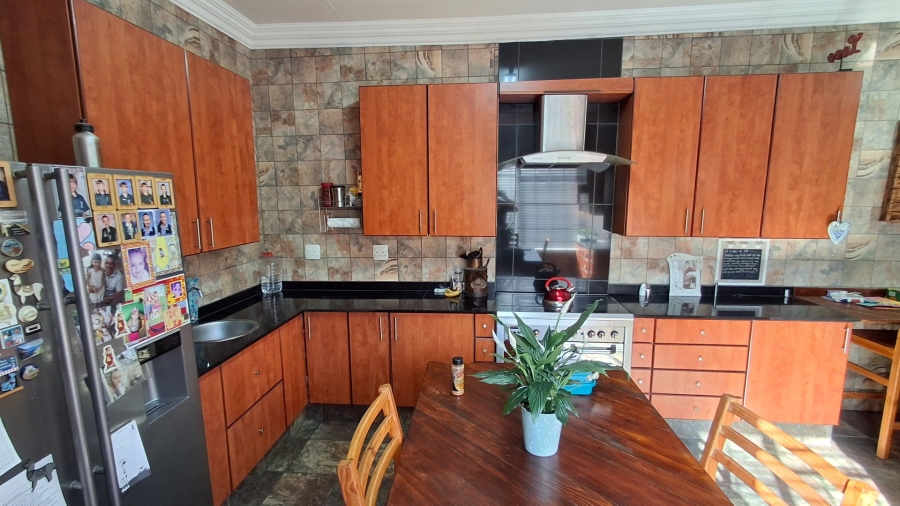 6 Bedroom Property for Sale in Pretoria Gardens Gauteng