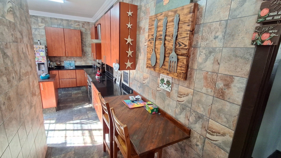6 Bedroom Property for Sale in Pretoria Gardens Gauteng