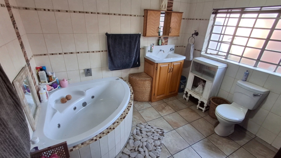 6 Bedroom Property for Sale in Pretoria Gardens Gauteng