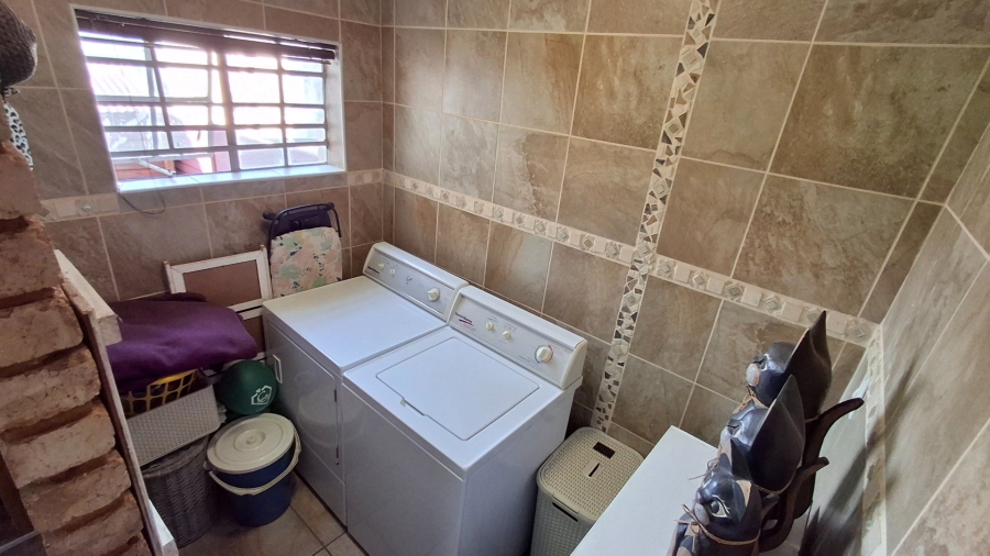 6 Bedroom Property for Sale in Pretoria Gardens Gauteng