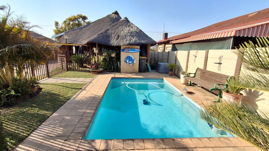 6 Bedroom Property for Sale in Pretoria Gardens Gauteng