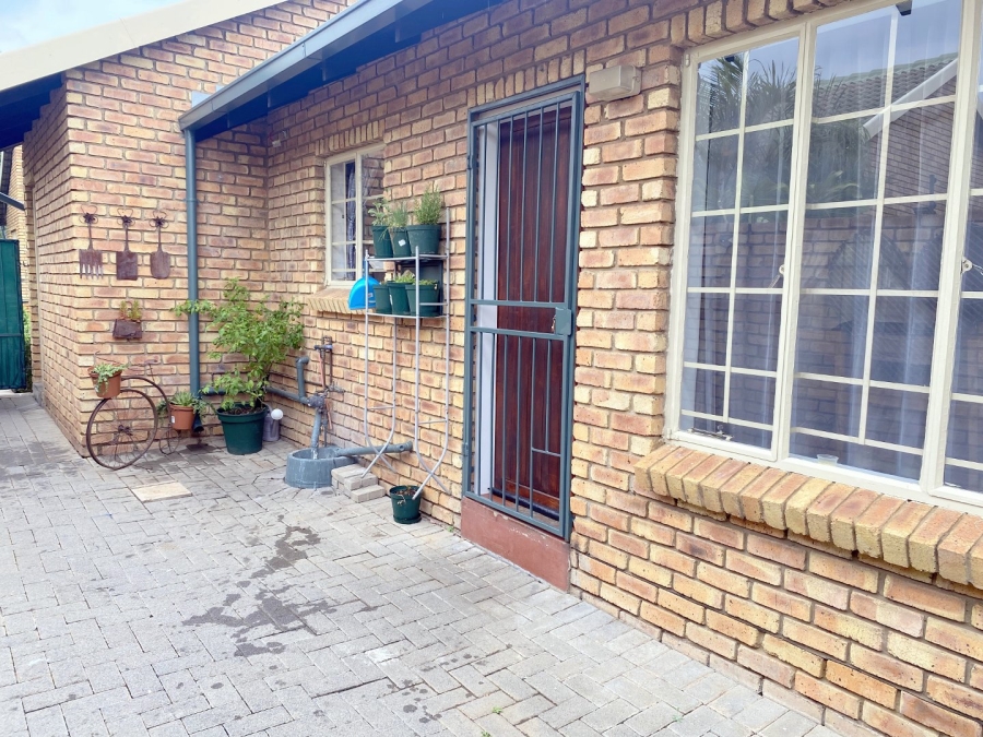 2 Bedroom Property for Sale in Amberfield Heights Gauteng