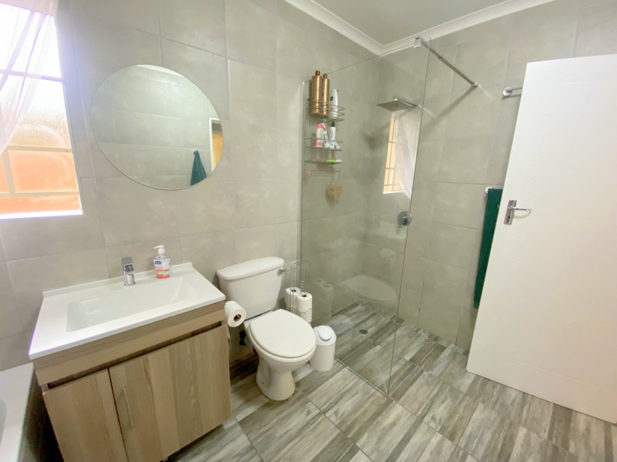 2 Bedroom Property for Sale in Amberfield Heights Gauteng