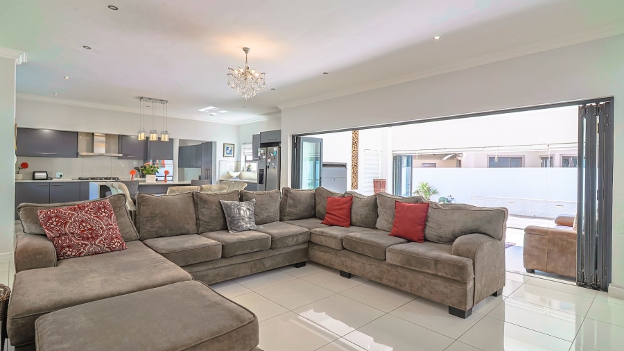 4 Bedroom Property for Sale in Honeydew Manor Gauteng