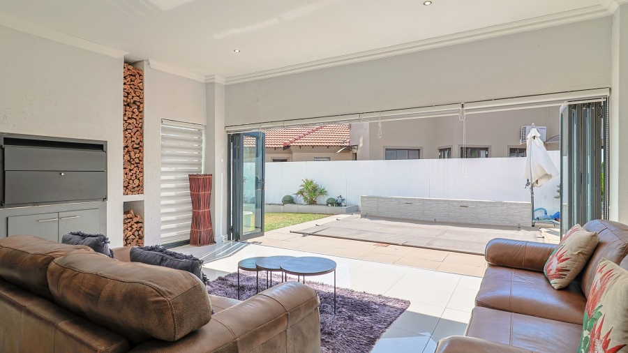 4 Bedroom Property for Sale in Honeydew Manor Gauteng