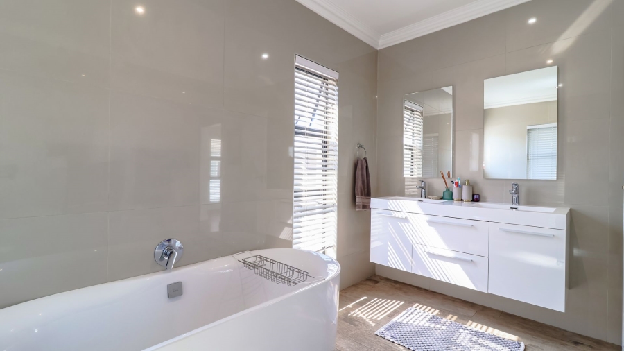 4 Bedroom Property for Sale in Honeydew Manor Gauteng