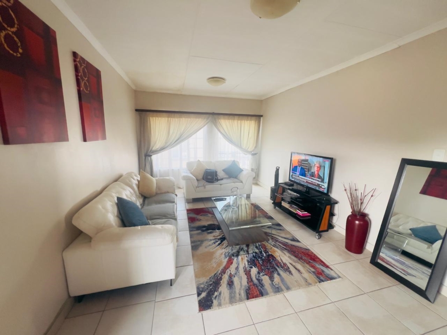2 Bedroom Property for Sale in Meredale Gauteng
