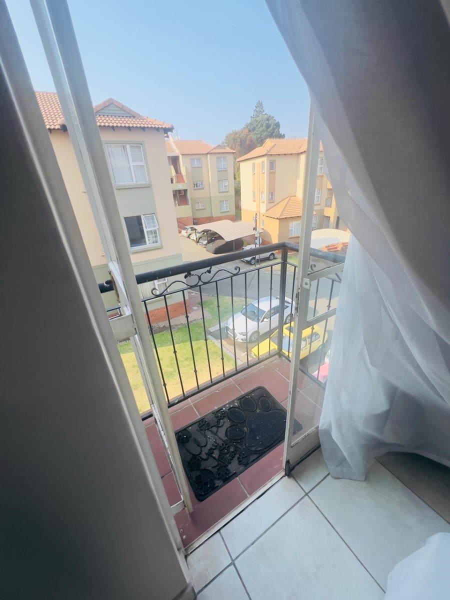 2 Bedroom Property for Sale in Meredale Gauteng