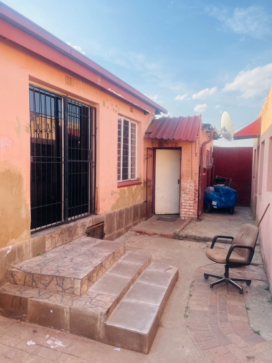 8 Bedroom Property for Sale in South Hills Gauteng