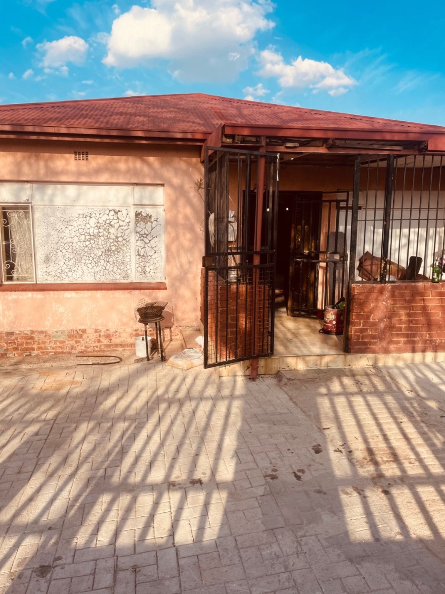 8 Bedroom Property for Sale in South Hills Gauteng