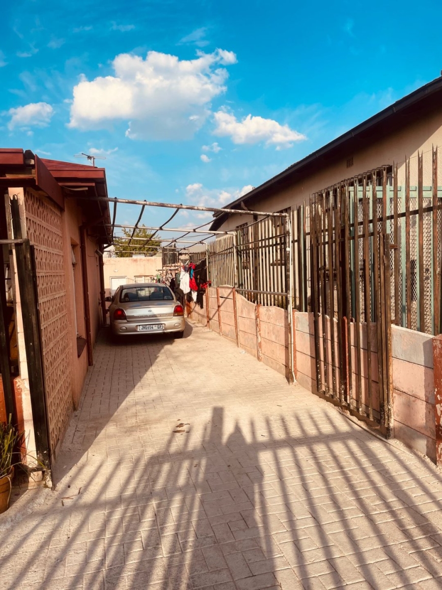 8 Bedroom Property for Sale in South Hills Gauteng