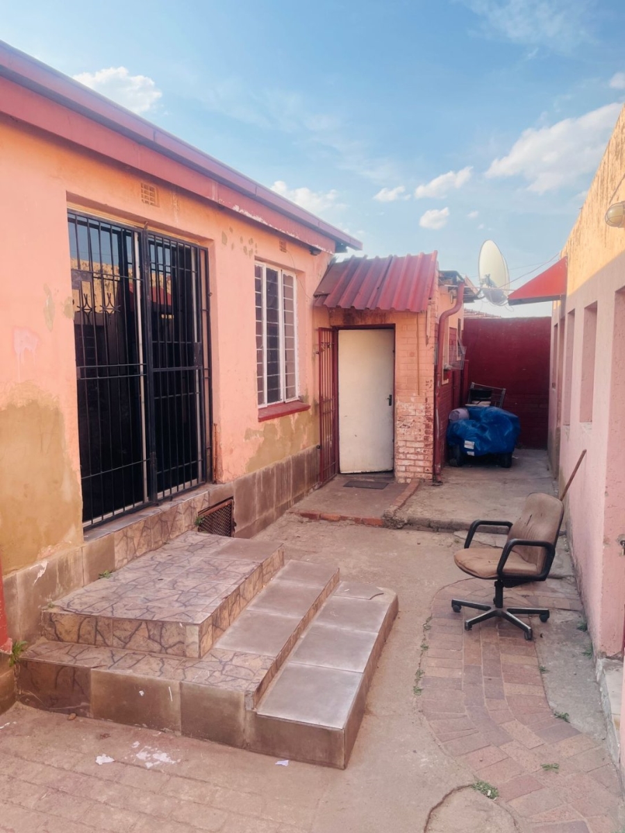 8 Bedroom Property for Sale in South Hills Gauteng