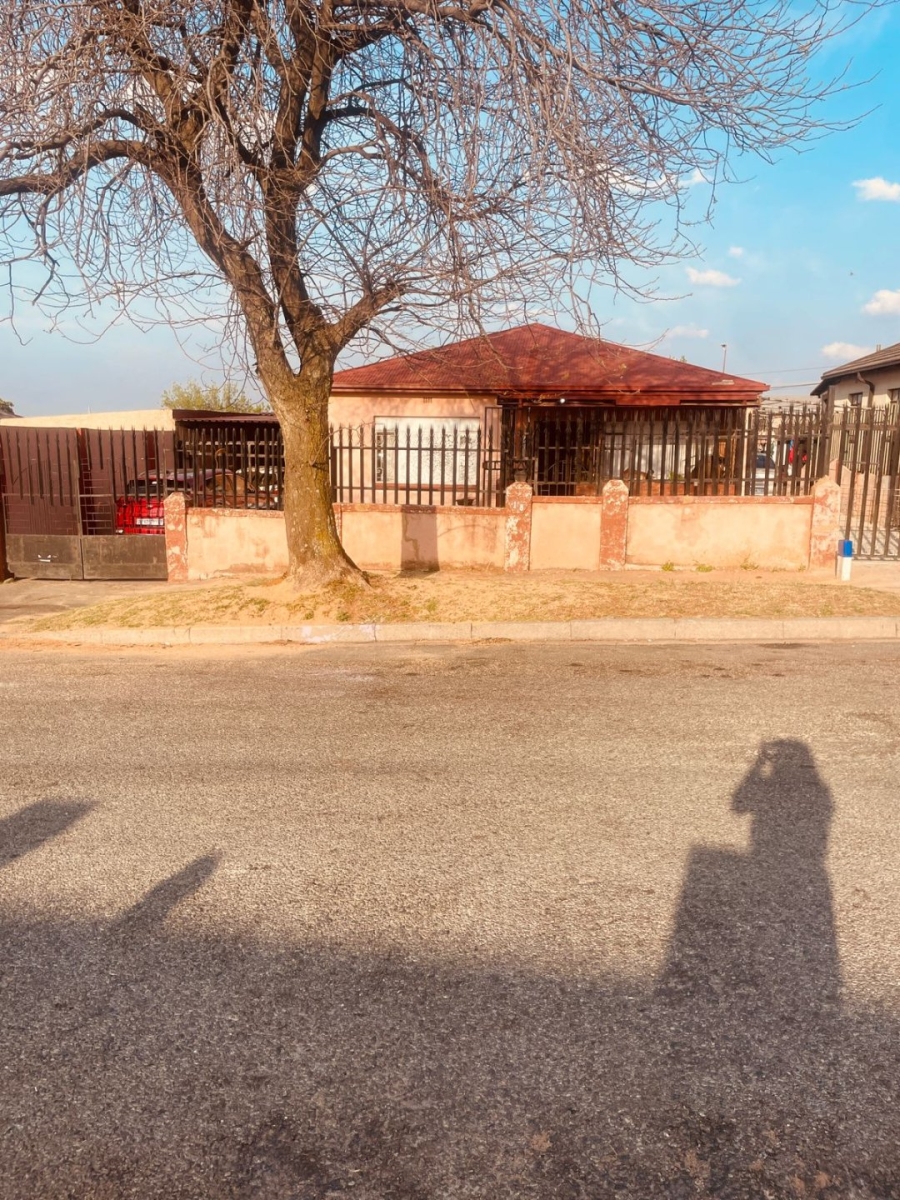 8 Bedroom Property for Sale in South Hills Gauteng