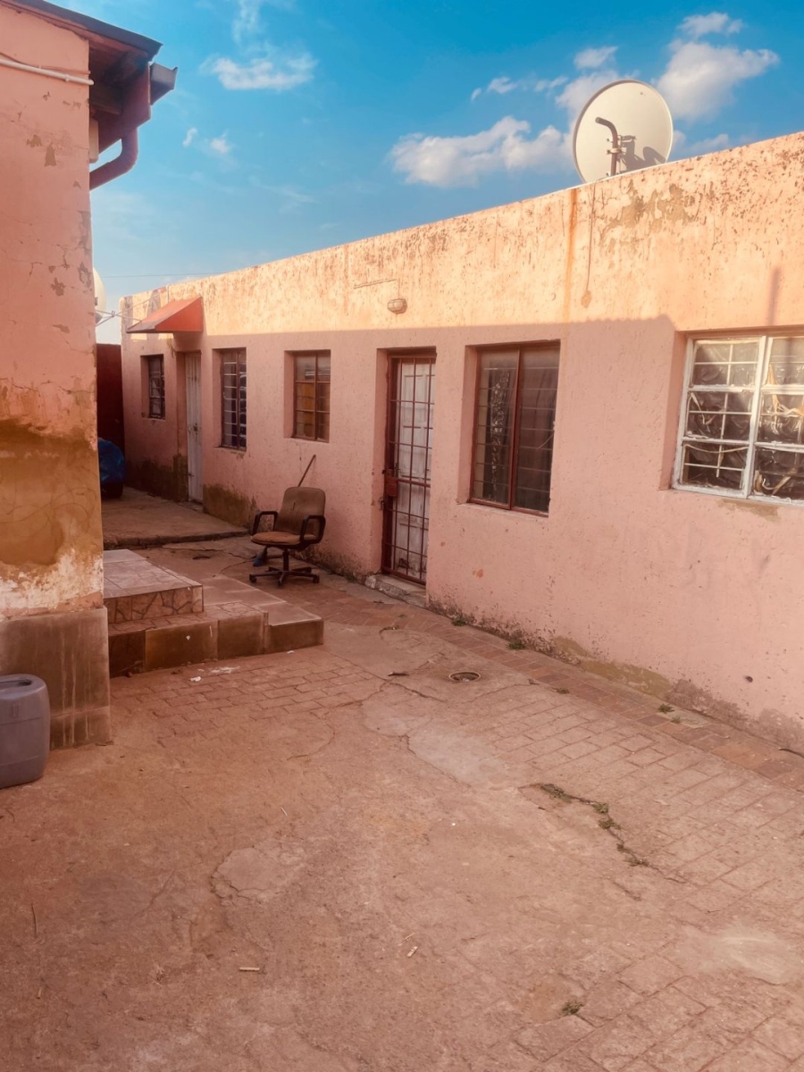 8 Bedroom Property for Sale in South Hills Gauteng
