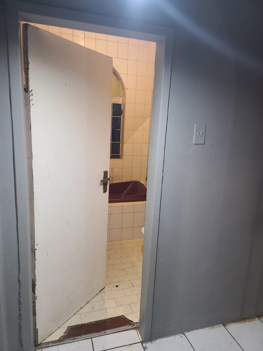 8 Bedroom Property for Sale in South Hills Gauteng