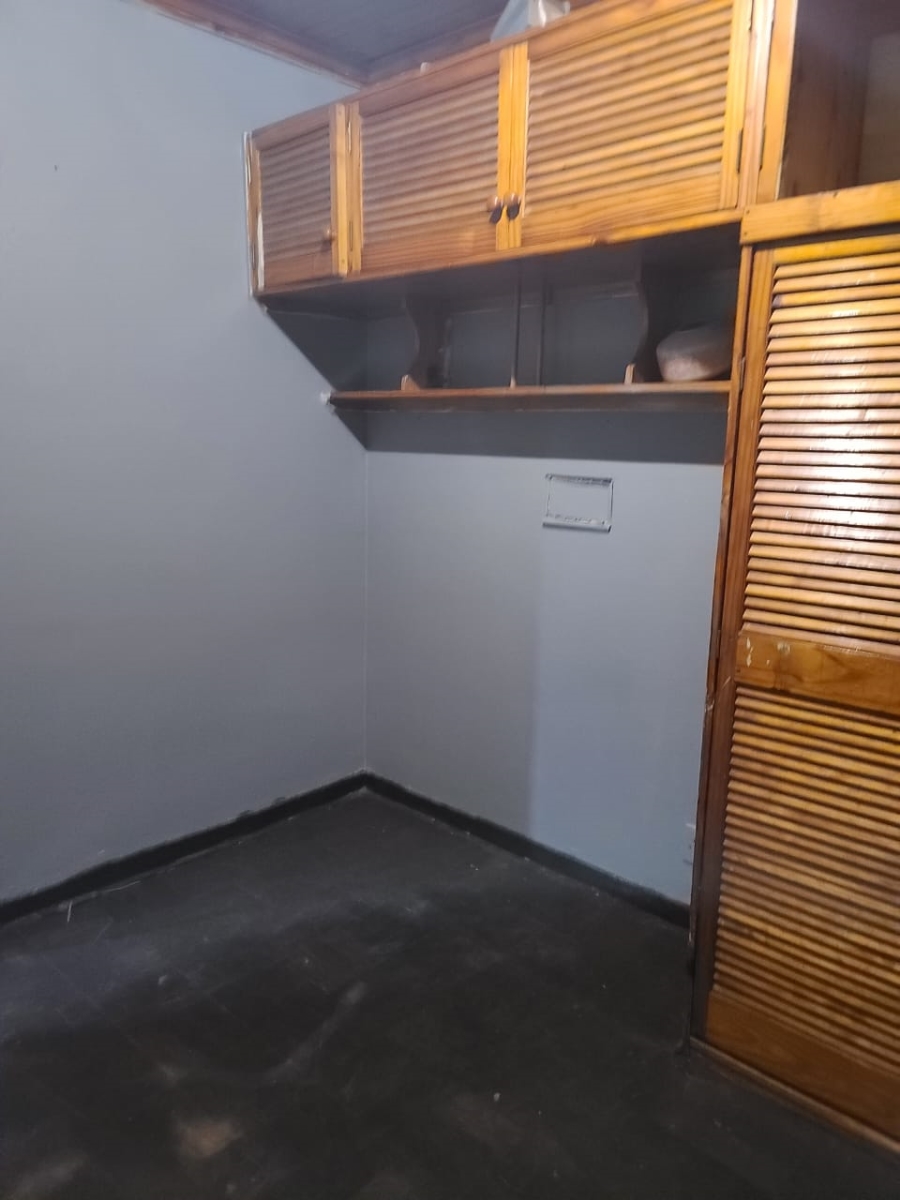 8 Bedroom Property for Sale in South Hills Gauteng