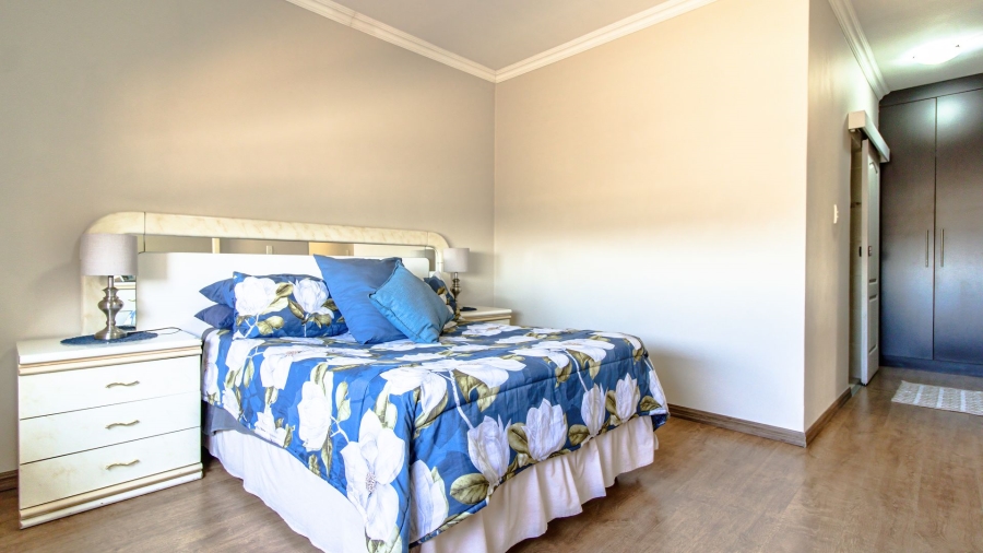 3 Bedroom Property for Sale in Oakdene Gauteng