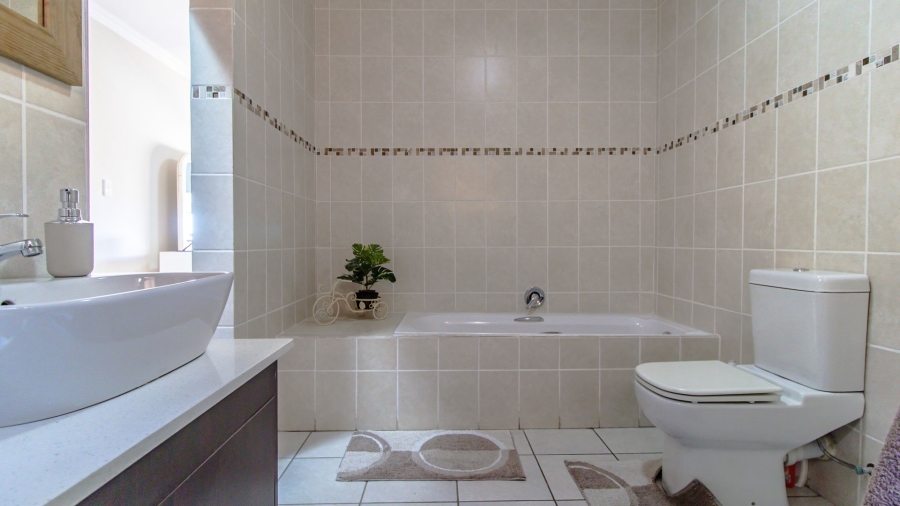 3 Bedroom Property for Sale in Oakdene Gauteng