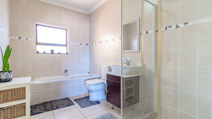 3 Bedroom Property for Sale in Oakdene Gauteng