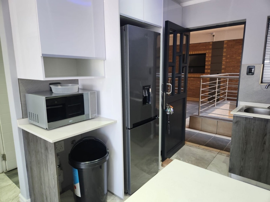 To Let 2 Bedroom Property for Rent in Robertsham Gauteng