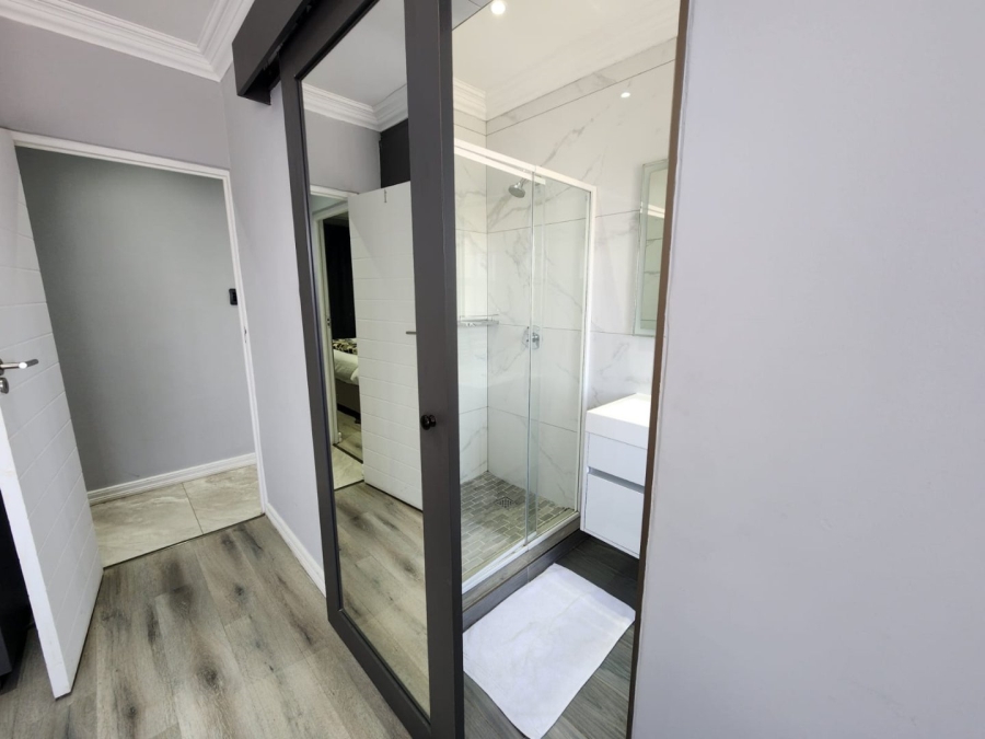To Let 2 Bedroom Property for Rent in Robertsham Gauteng