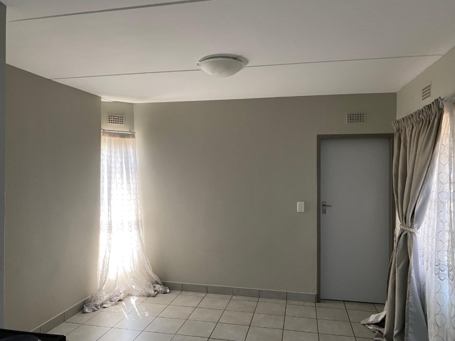 1 Bedroom Property for Sale in Heuweloord Gauteng