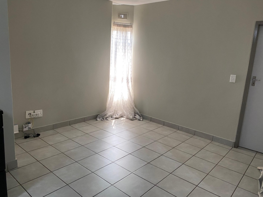 1 Bedroom Property for Sale in Heuweloord Gauteng