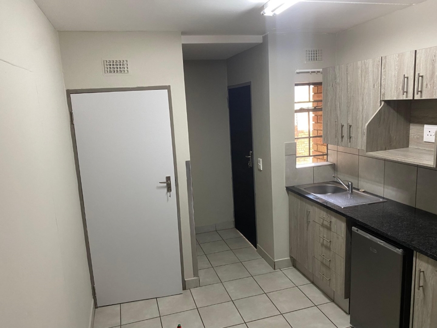 1 Bedroom Property for Sale in Heuweloord Gauteng