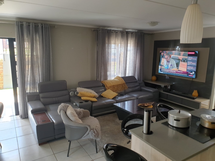 3 Bedroom Property for Sale in Amberfield Gauteng