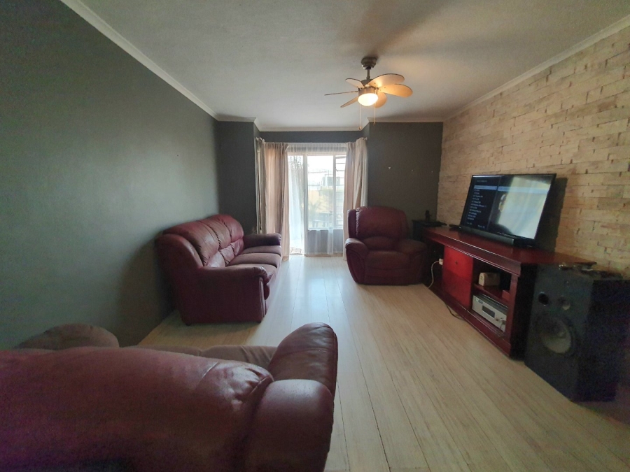 2 Bedroom Property for Sale in Montana Tuine Gauteng