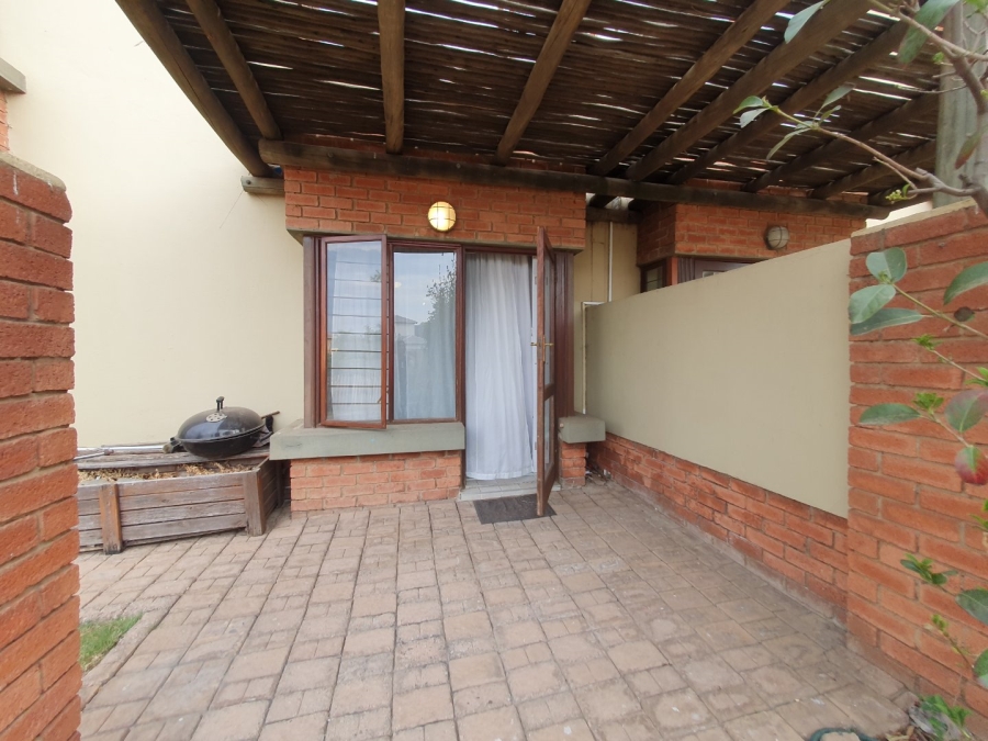 2 Bedroom Property for Sale in Montana Tuine Gauteng