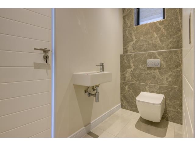 1 Bedroom Property for Sale in Rosebank Gauteng