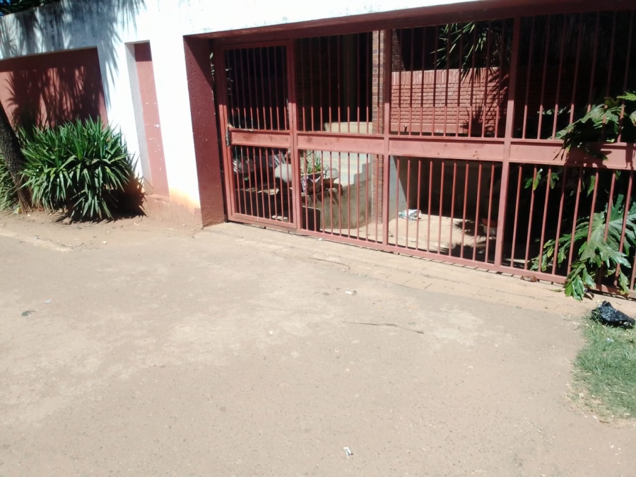 6 Bedroom Property for Sale in Judiths Paarl Gauteng