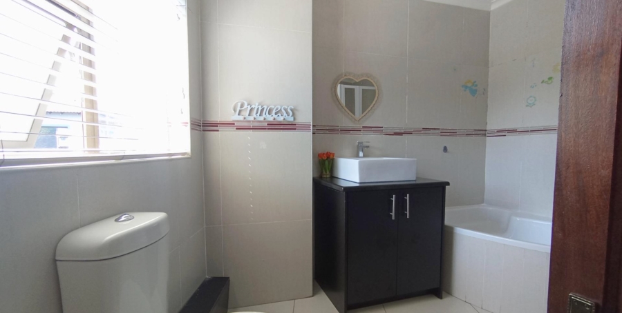 6 Bedroom Property for Sale in Midstream Estate Gauteng