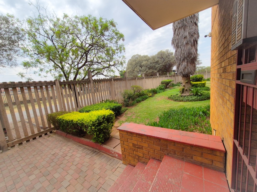 2 Bedroom Property for Sale in Vanderbijlpark CW 3 Gauteng