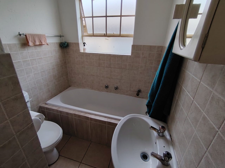 2 Bedroom Property for Sale in Heuwelsig Estate Gauteng