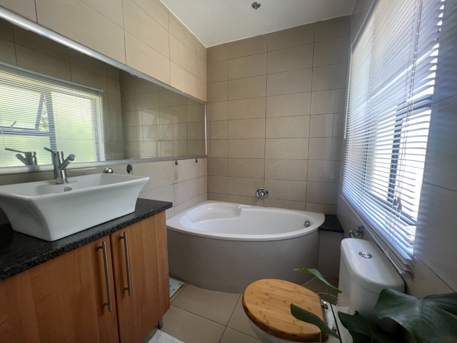To Let 2 Bedroom Property for Rent in Rooihuiskraal North Gauteng