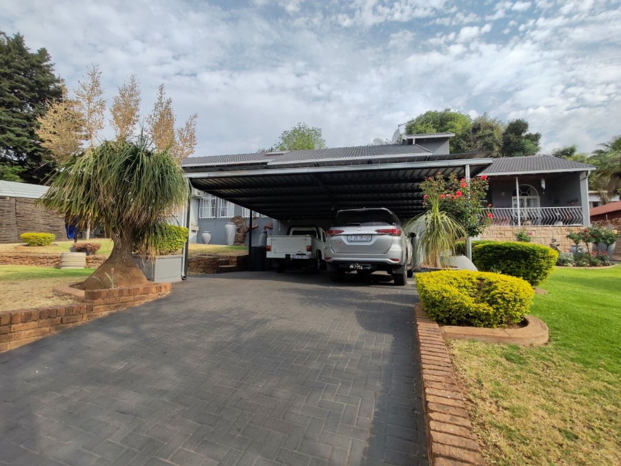 4 Bedroom Property for Sale in Magalieskruin Gauteng