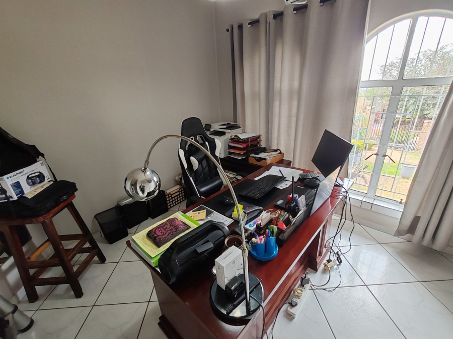 4 Bedroom Property for Sale in Magalieskruin Gauteng