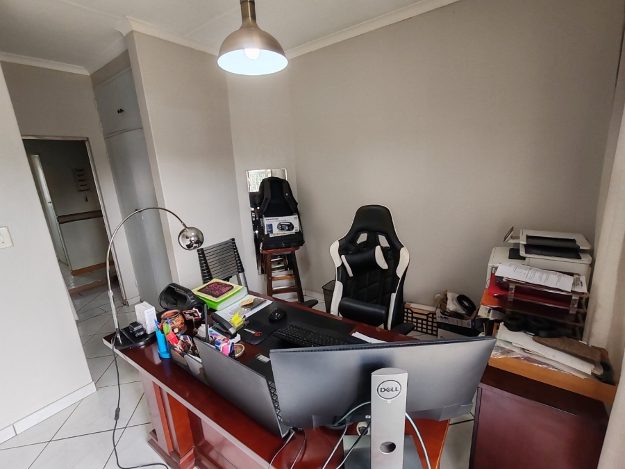 4 Bedroom Property for Sale in Magalieskruin Gauteng