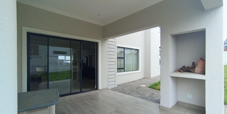 4 Bedroom Property for Sale in Blue Valley Golf Estate Gauteng