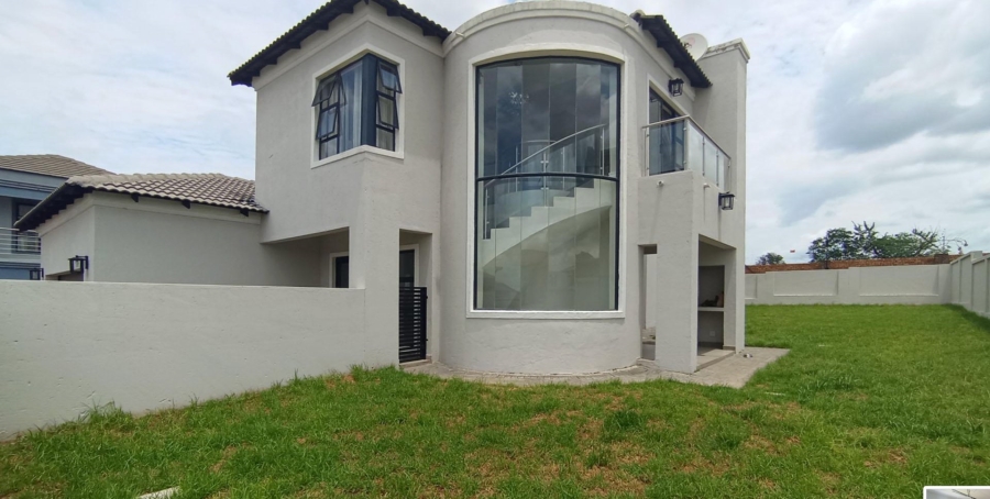 4 Bedroom Property for Sale in Blue Valley Golf Estate Gauteng
