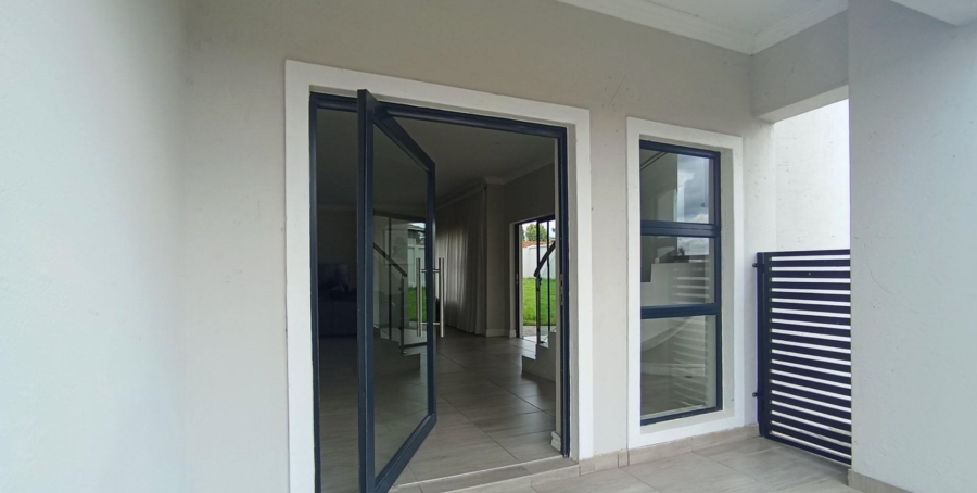 4 Bedroom Property for Sale in Blue Valley Golf Estate Gauteng