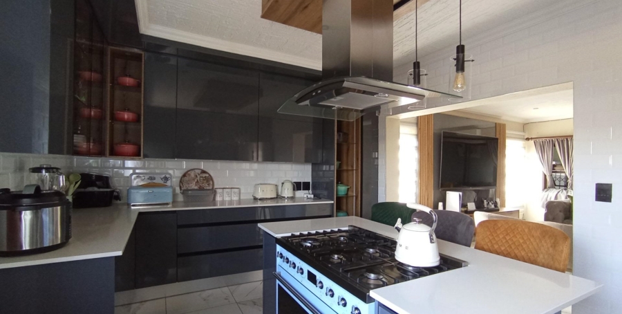 4 Bedroom Property for Sale in Halfway House Gauteng