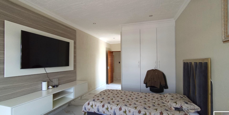 4 Bedroom Property for Sale in Halfway House Gauteng