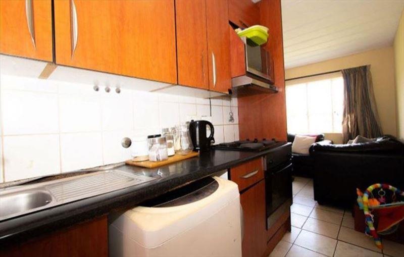 2 Bedroom Property for Sale in Glen Marais Gauteng