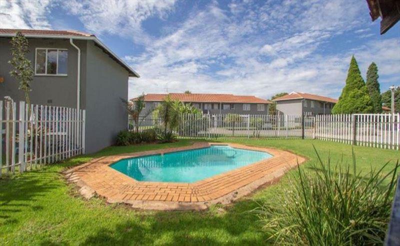 2 Bedroom Property for Sale in Glen Marais Gauteng
