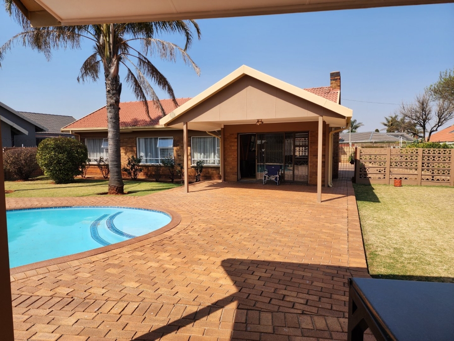To Let 3 Bedroom Property for Rent in Witfield Gauteng